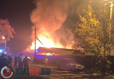 На улице Казанской в Пензе загорелся жилой дом