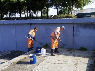 Специалисты приступили к покраске подпорной стены Суры в Пензе