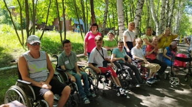 На «Чистых прудах» в Пензе проходит фестиваль для инвалидов «Разноцветное лето»