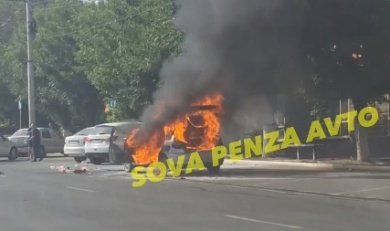 На проспекте Победы в Пензе сгорел автомобиль
