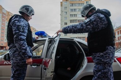 В Пензе задержали подозреваемых в краже портмоне у прохожего