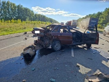 В ДТП с двумя фурами и легковой машиной в Бессоновском районе погиб мужчина