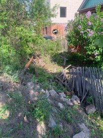 В Пензе автомобилист снес забор и врезался в стройку
