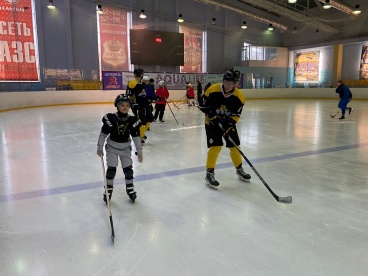 Игроки «Дизелиста» провели тренировку для детей из специального и следж-хоккея