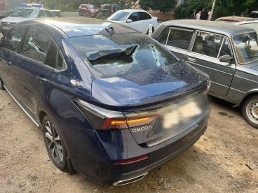 Влюбленный пензенец разбил окно автомобиля своего соперника