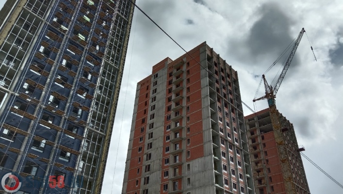 Белозерцев поручил сократить сроки выдачи документов на строительство многоэтажек