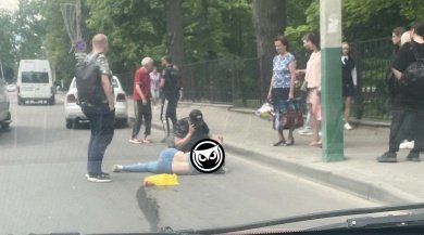 На улице Лермонтова в Пензе пенсионер на VW сбил девушку