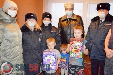 В Пензенской области стартовала новогодняя акция «Полицейский Дед Мороз»
