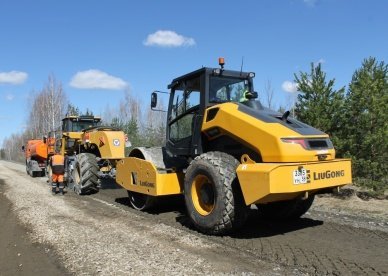 Как идет ремонт 15-километрового участка дороги в Лопатинском районе