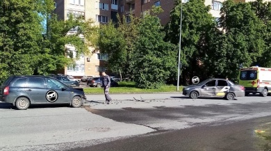 На улице Урицкого в Пензе «Калина» протаранила автомобиль такси