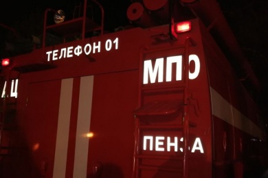 Горящую в Пензе баню тушили 24 пожарных