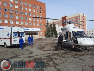 Перед больницей № 6 в Пензе приземлился вертолет санавиации