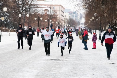 Жители Пензы начали новый год с пробежки по улице Московской