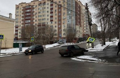 На Чкалова в Пензе автомобилист снес дорожный знак