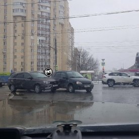 В Пензе на перекрестке Терновского и Терешковой столкнулись легковушки