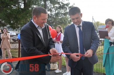 Библиотечно-досуговый центр открыли после капремонта в Сосновоборском районе