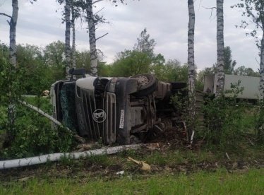 В Кузнецком районе перевернулась фура