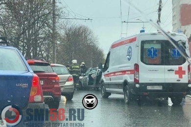 В Пензе спасатели и "скорая" прибыли к месту ДТП на улице Пушкина
