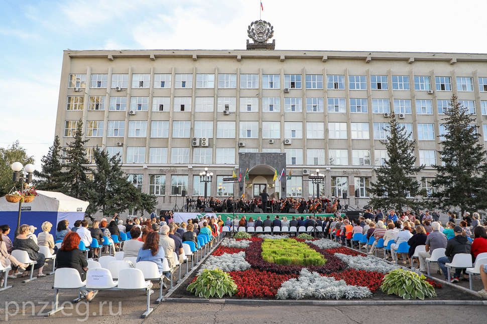 Знаки «Почетный гражданин Пензы» получили два жителя города