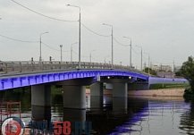 Бакунинский мост в Пензе начал светиться