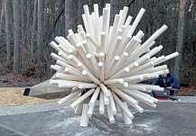 На семейной аллее в Сердобске установили арт-объект в виде ежа