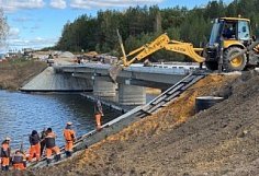 В Камешкирском районе продолжается капитальный ремонт моста через пруд Озерный