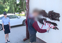 Троих пензенцев задержали за нанесением граффити с рекламой наркомагазина