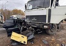 На трассе в Пензе в ДТП с грузовиком погибли три молодых человека
