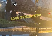 На улице Львовской в Пензе автомобиль опрокинулся в кювет