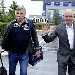 В Пензу главный тренер «Дизеля» Андрей Сидоренко прилетел на красном самолете 