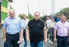Губернатор Олег Мельниченко осмотрел школу, дорогу и казачий корпус в Пачелмском районе