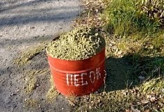 В Пензе на сложных участках дорог устанавливают контейнеры с пескосоляной смесью