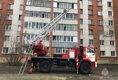 Из горящей квартиры на улице Ватутина в Пензе спасли двоих взрослых и двоих детей