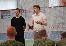 Участники сборов «Гвардеец» в Пензе учились сбрасывать груз с FPV-квадрокоптера