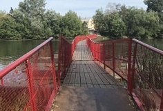 На улице Ломовской в Пензе завершен ремонт пешеходного понтонного моста