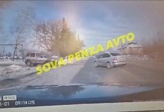 Появилось видео момента ДТП с перевернувшимся автомобилем в Каменке