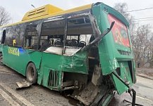 В ДТП с автобусом и грузовиком на улице 40 лет Октября в Пензе пострадали шесть человек