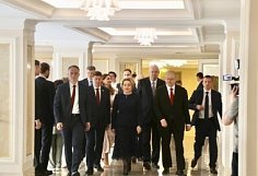 Ветераны спецоперации передали Валентине Матвиенко копию пензенского памятного знака