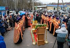 В Радоницу митрополит Серафим возглавил заупокойную службу на Новозападном кладбище Пензы