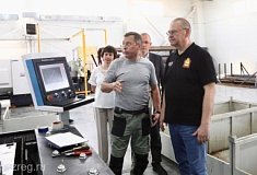 Губернатор посетил два предприятия мебельной промышленности в Бессоновке