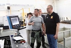 Губернатор посетил два предприятия мебельной промышленности в Бессоновке