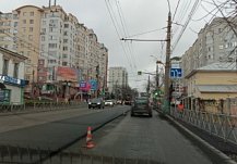 В Пензе на перекрестке улиц Калинина и Чкалова неожиданно начали укладывать асфальт