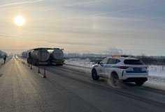 На трассе в Нижнеломовском районе водителю грузовика понадобилась помощь ДПС