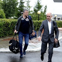 В Пензу главный тренер «Дизеля» Андрей Сидоренко прилетел на красном самолете 