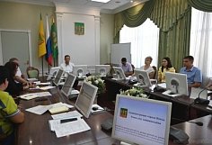 С прибрежной части Суры в центре Пензы уберут ряску