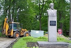 В парке Белинского в Пензе началось мощение аллеи у парка динозавров