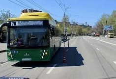 На улице Луначарского в Пензе женщина выпала из салона автобуса