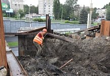 На улице 8 Марта в Пензе продолжается ремонт подпорной стенки