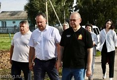 Губернатор Олег Мельниченко посетил Колышлейский район