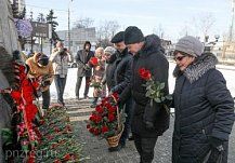 В Пензе возложили цветы к памятнику «Героям блокадного Ленинграда»